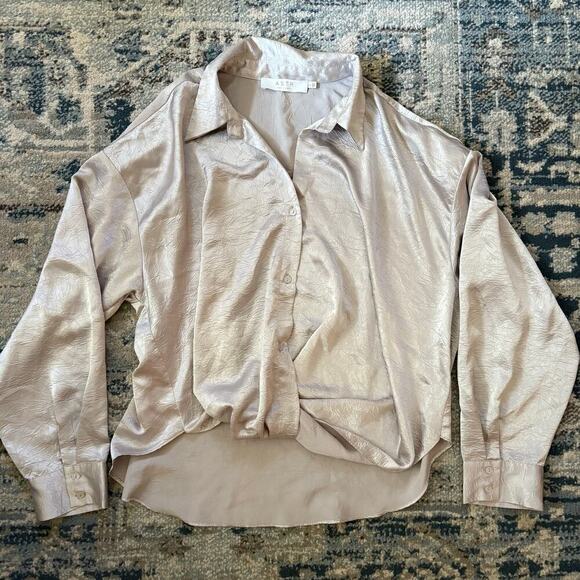 Astr the Label Corrine Satin Button Down Top - Picture 3 of 7